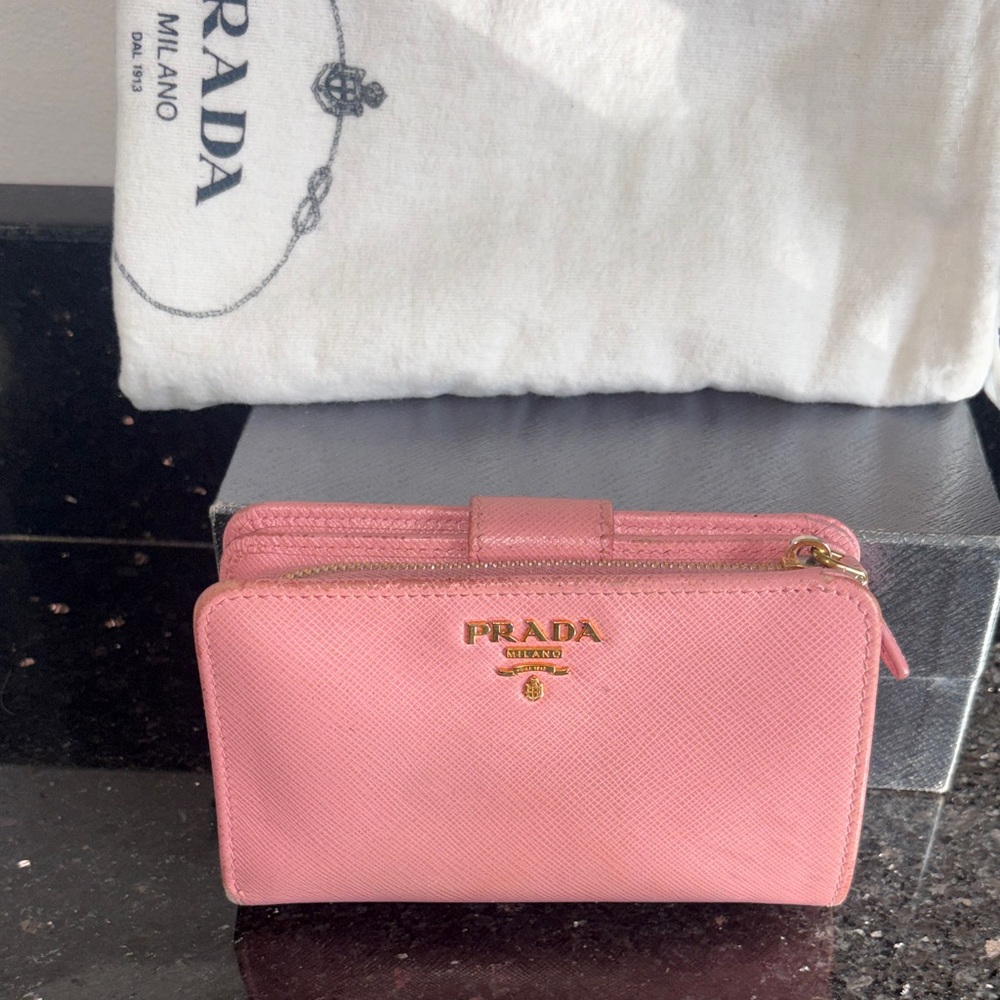 Prada Wallet w/ Dustbag and Box. - Picture 2 of 16